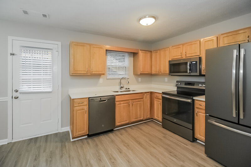 1,805/Mo, 11138 Silver Aspen Ct Hampton, GA 30228 Kitchen View