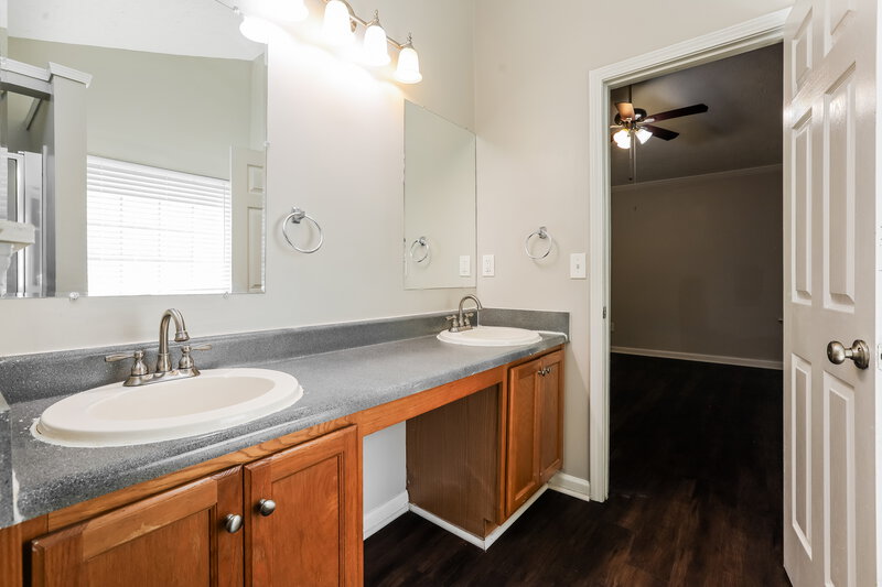 2,065/Mo, 7065 Springgrove Ct Austell, GA 30168 Bathroom View
