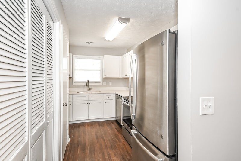 2,105/Mo, 3758 Stillwood Ct Marietta, GA 30066 Kitchen View 2