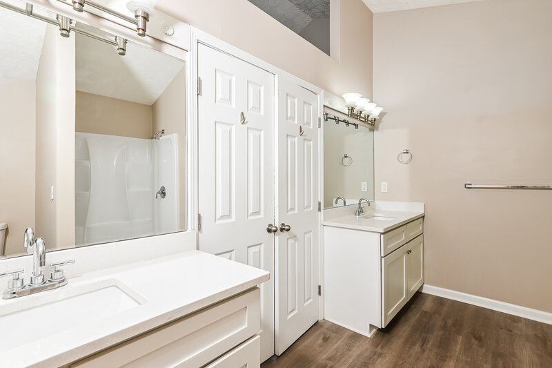 2,555/Mo, 1212 Shade Ct Lawrenceville, GA 30044 Main Bathroom View