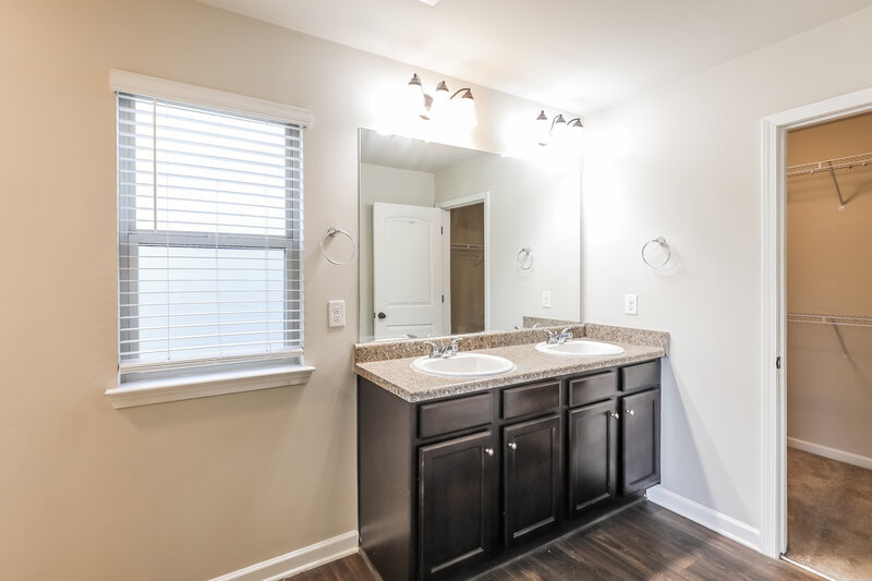 2,070/Mo, 285 Magnaview Dr McDonough, GA 30253 Main Bathroom View