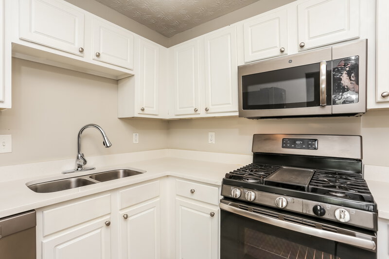 2,940/Mo, 5660 Blackberry Row Ellenwood, GA 30294 Kitchen View 2