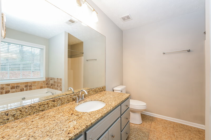 1,645/Mo, 509 Sarahs Ln Locust Grove, GA 30248 Main Bathroom View