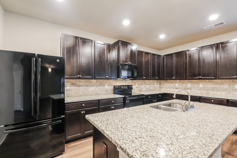 3,250/Mo, 12222 Shelby Ct Hampton, GA 30228 Kitchen View 2