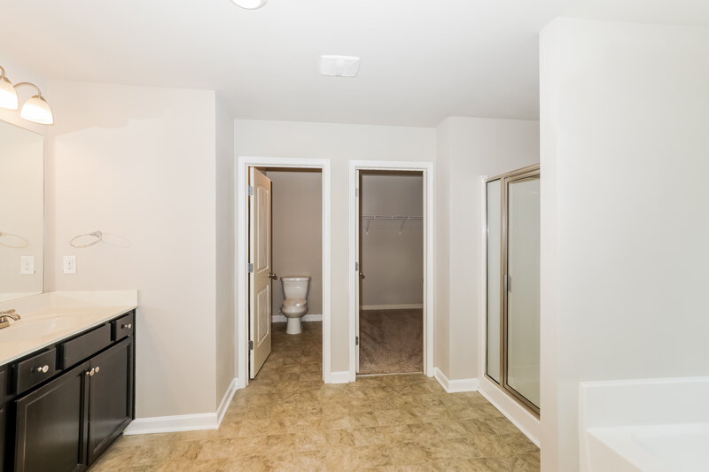 2,315/Mo, 12222 Shelby Ct Hampton, GA 30228 Main Bathroom View