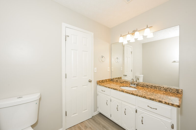 1,940/Mo, 172 Williamsburg Way Winder, GA 30680 Main Bathroom View