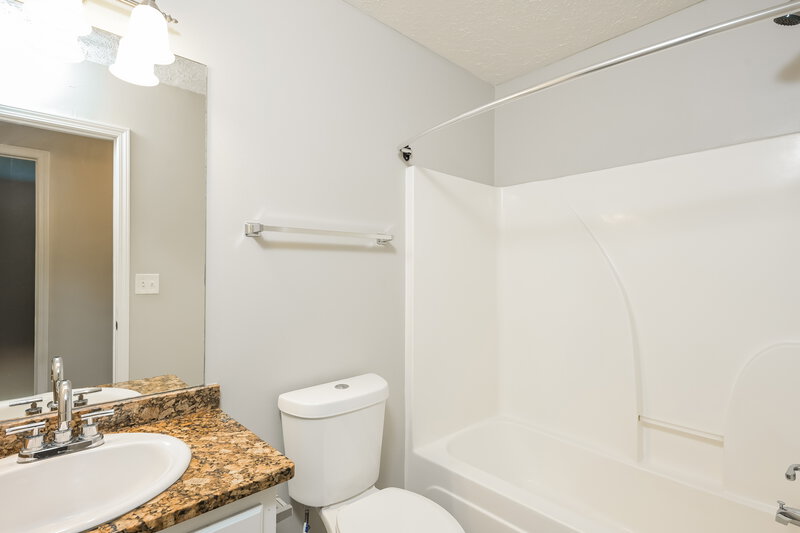 1,940/Mo, 172 Williamsburg Way Winder, GA 30680 Bathroom View
