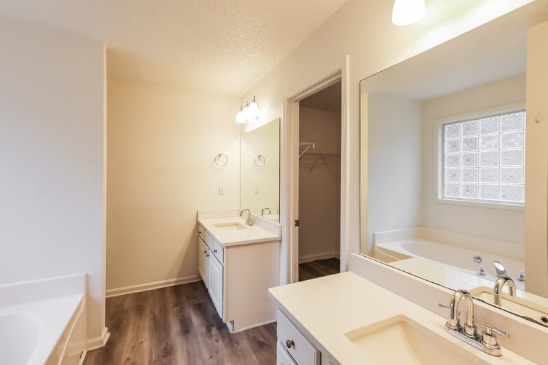 1,830/Mo, 173 Revolutionary Dr Hampton, GA 30228 Main Bathroom View