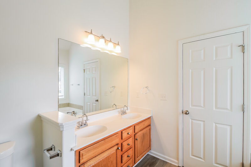 2,810/Mo, 215 Trelawney Pl Covington, GA 30016 Main Bathroom View 2