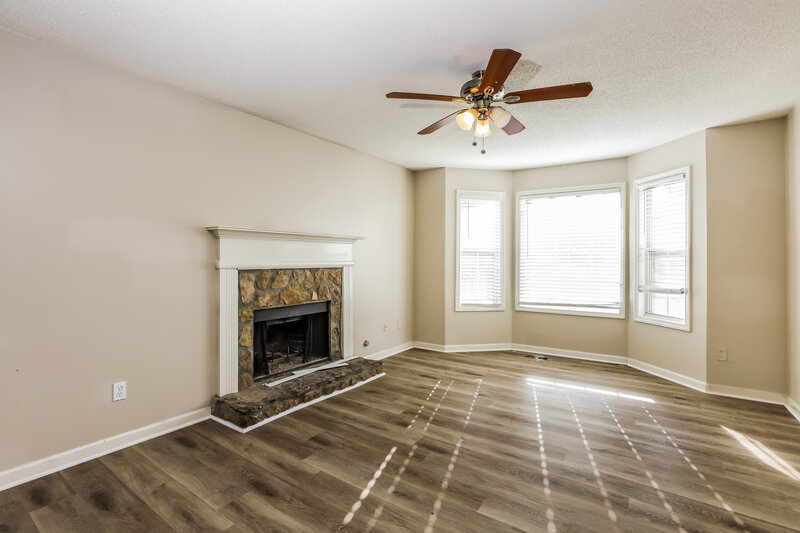 0/Mo, 425 Remington Court Villa Rica, GA 30180 Living Room View