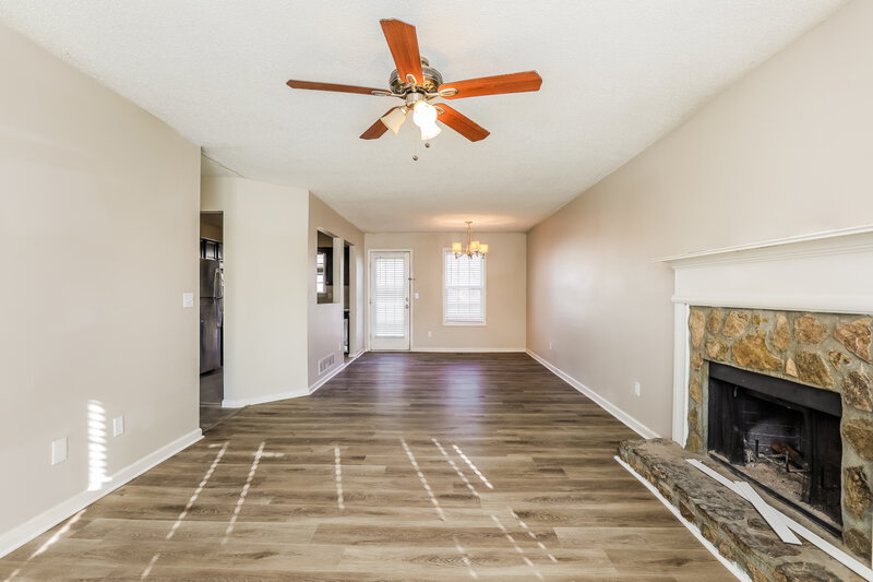 0/Mo, 425 Remington Court Villa Rica, GA 30180 Living Room View 2