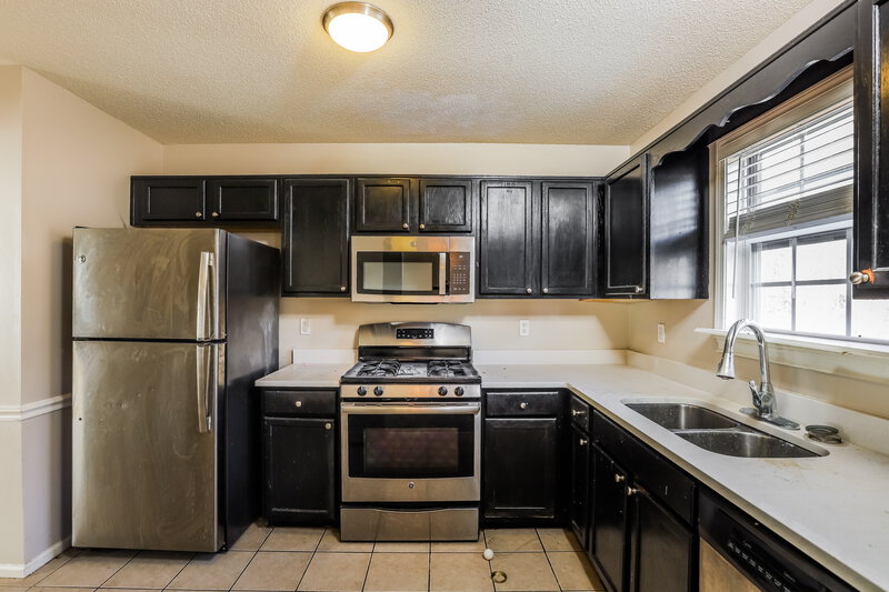 0/Mo, 425 Remington Court Villa Rica, GA 30180 Kitchen View 2