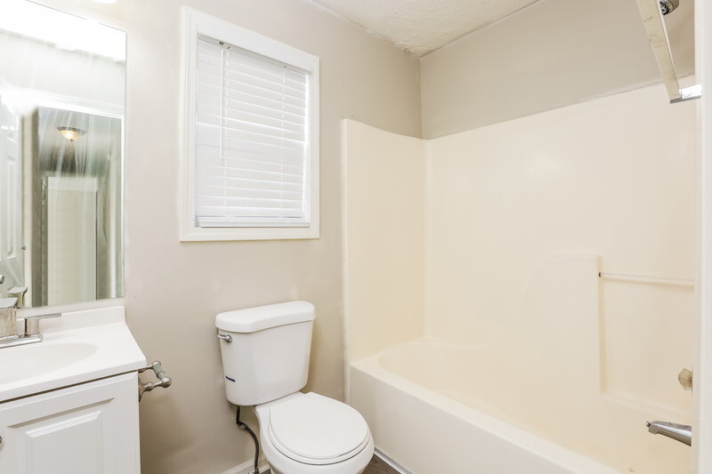 0/Mo, 425 Remington Court Villa Rica, GA 30180 Bathroom View