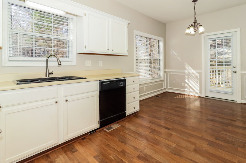 1,950/Mo, 540 Hillcrest Cross Rd Canton, GA 30115 Dining Room View