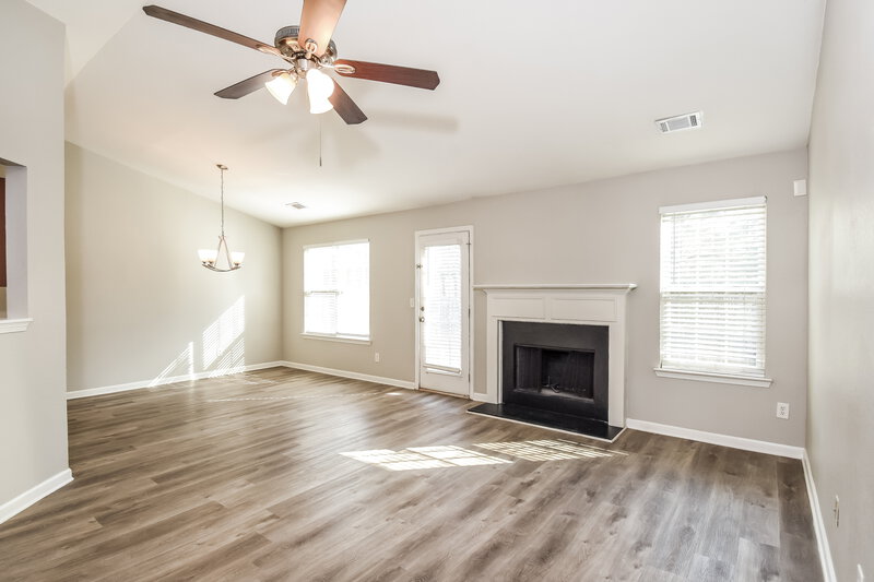 1,775/Mo, 245 Lakeside Point Covington, GA 30016 Living Room View 2