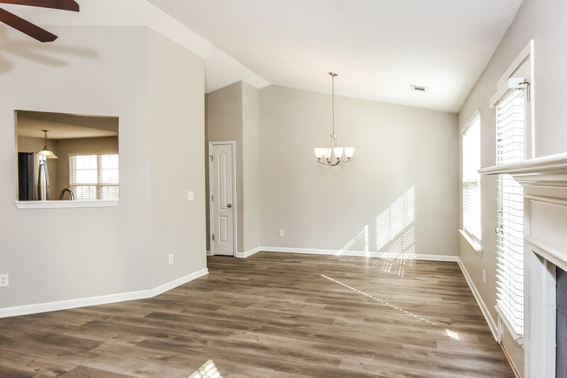 1,775/Mo, 245 Lakeside Point Covington, GA 30016 Dining Room View