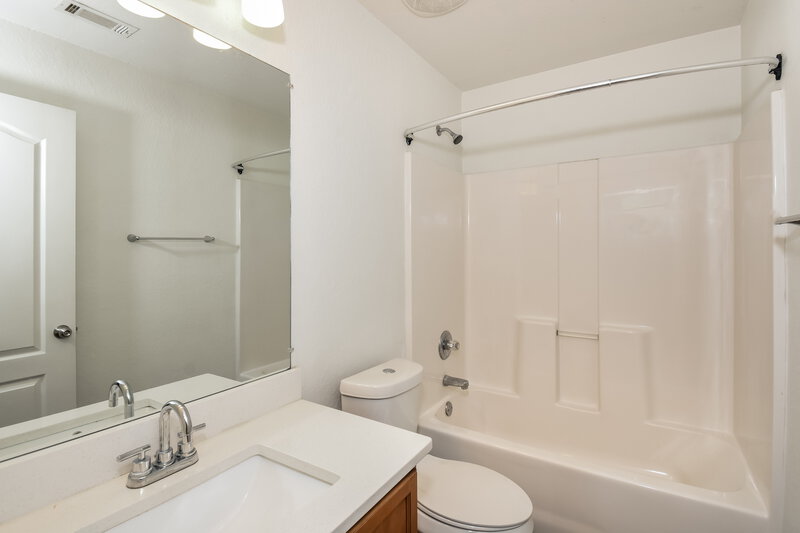 1,775/Mo, 245 Lakeside Point Covington, GA 30016 Bathroom View