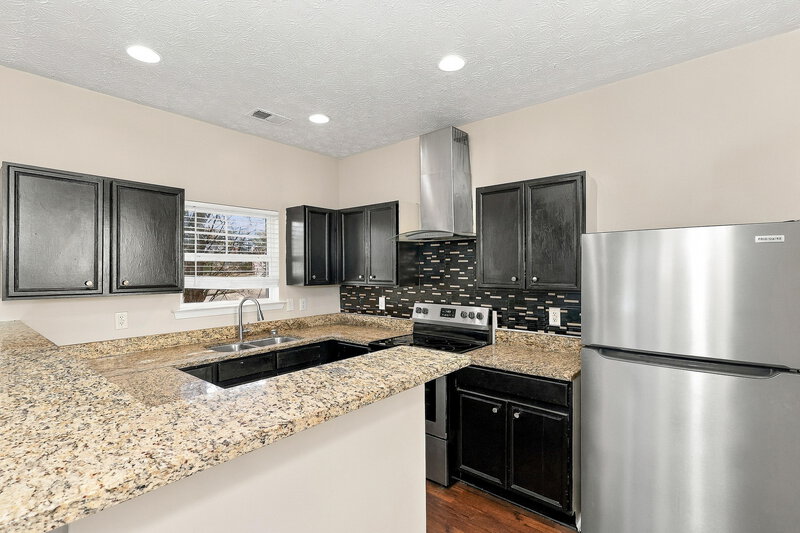 2,000/Mo, 3030 Raven Trace Fairburn, GA 30213 Kitchen View