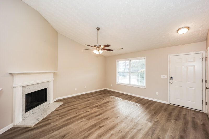 1,595/Mo, 45 Weldon Pl Covington, GA 30016 Living Room View 2