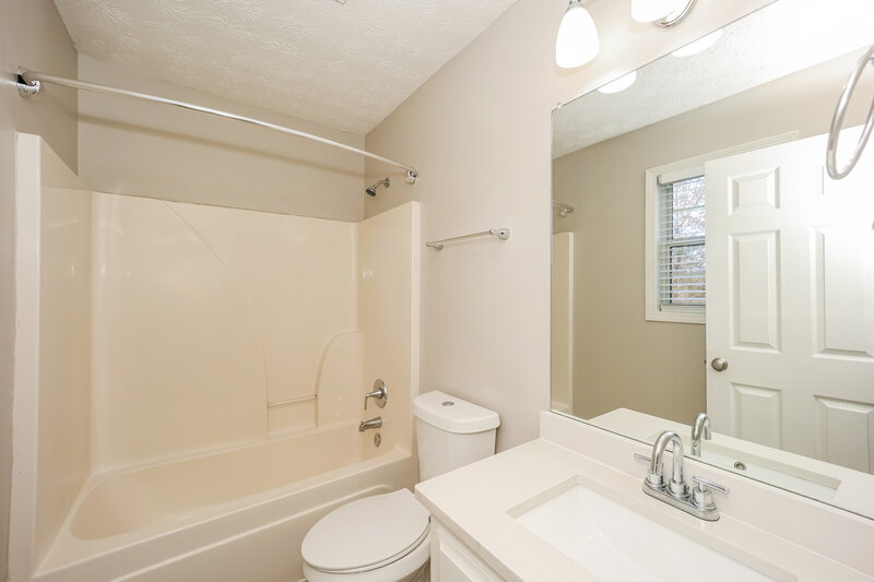 1,595/Mo, 45 Weldon Pl Covington, GA 30016 Main Bathroom View