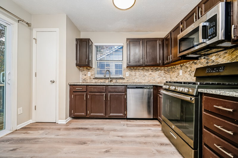 1,945/Mo, 3729 Riverside Pkwy Decatur, GA 30034 Kitchen View 2