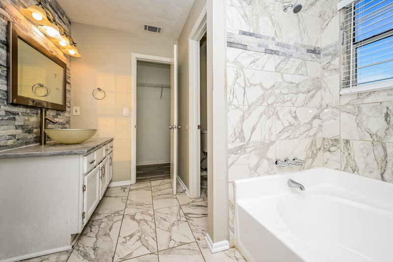 1,945/Mo, 3729 Riverside Pkwy Decatur, GA 30034 Main Bathroom View