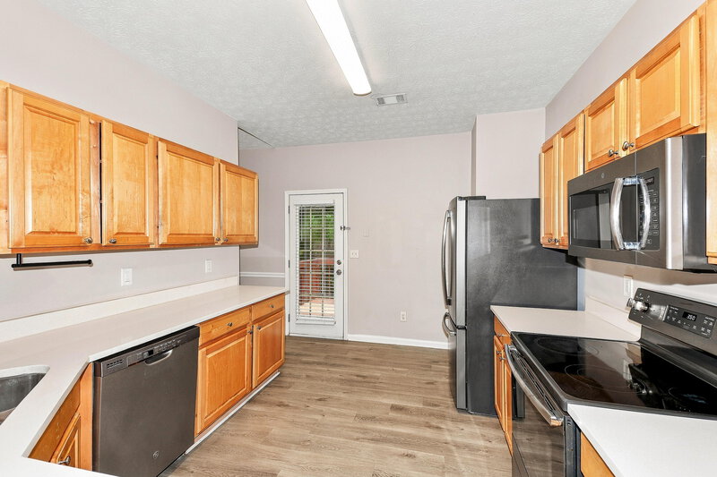 2,030/Mo, 1020 Trotters Farm Rd Fairburn, GA 30213 Kitchen View 2