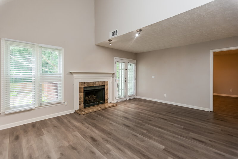 2,295/Mo, 4805 Shallow Farm Dr Kennesaw, GA 30144 Living Room View 2