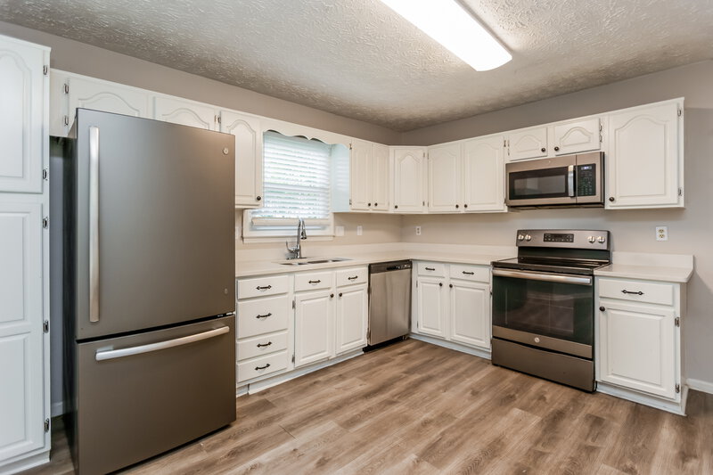 2,295/Mo, 4805 Shallow Farm Dr Kennesaw, GA 30144 Kitchen View 2