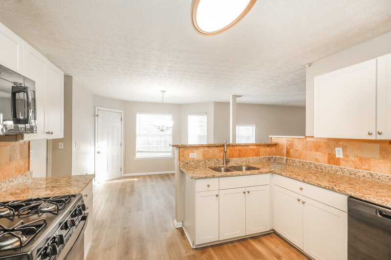 2,355/Mo, 1481 Mine Run Hampton, GA 30228 Kitchen View
