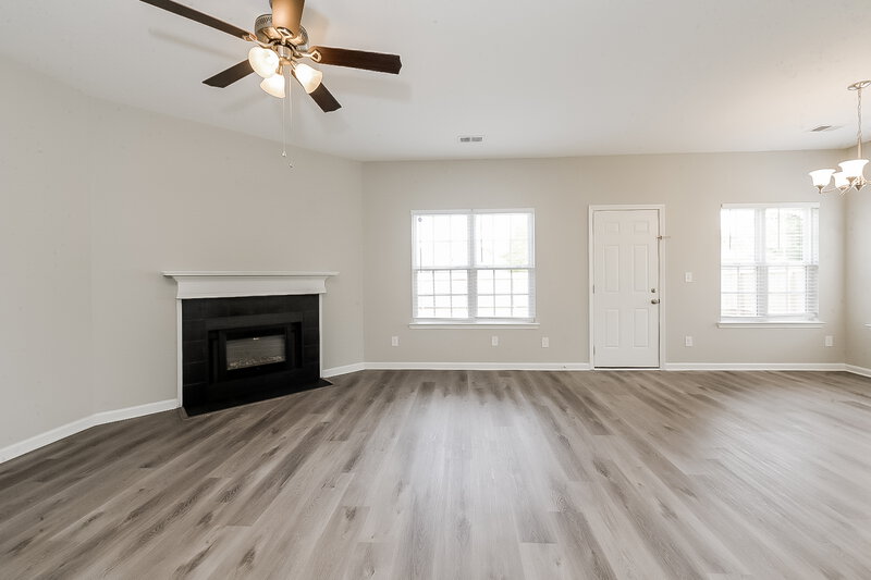 3,080/Mo, 145 Gross Lake Pkwy Covington, GA 30016 Living Room View 2