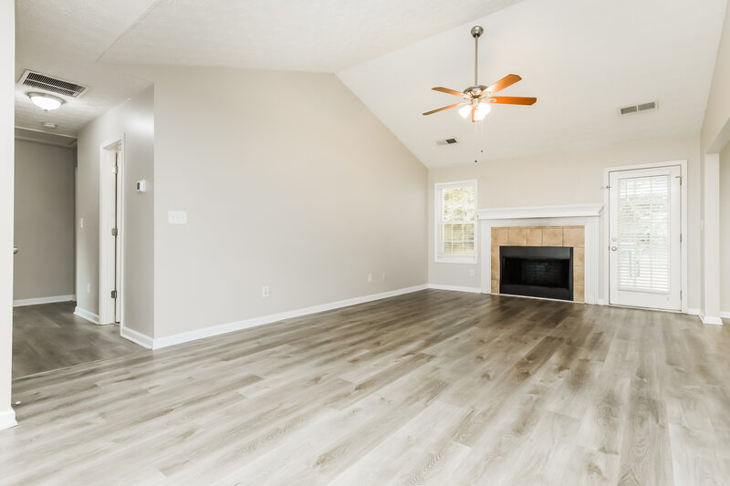 2,250/Mo, 95 Cliff View Dr Covington, GA 30016 Living Room View