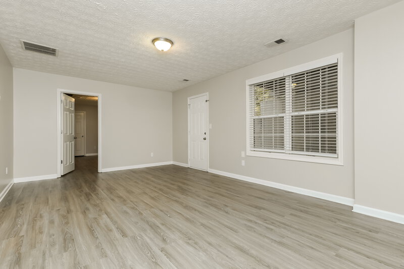 2,250/Mo, 95 Cliff View Dr Covington, GA 30016 Family Room View
