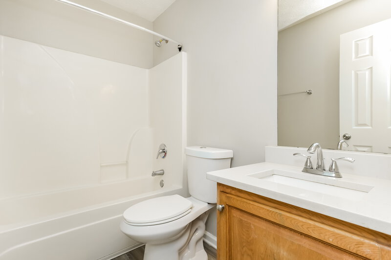 2,250/Mo, 95 Cliff View Dr Covington, GA 30016 Bathroom View