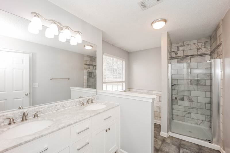 1,795/Mo, 15 Cory Ct Covington, GA 30016 Main Bathroom View