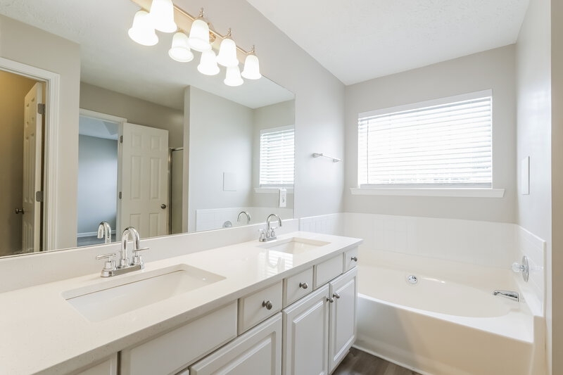 2,215/Mo, 2060 Stoneoak Dr Lawrenceville, GA 30043 Main Bathroom View