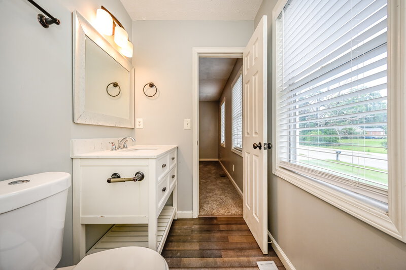 1,865/Mo, 2093 Phillips Rd Lithonia, GA 30058 Main Bathroom View