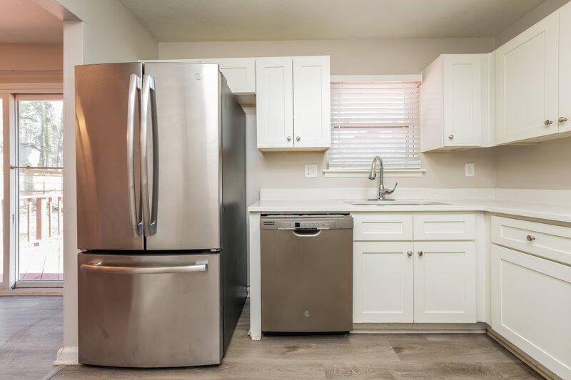 0/Mo, 2194 Cherokee Valley Cir Lithonia, GA 30058 Kitchen View