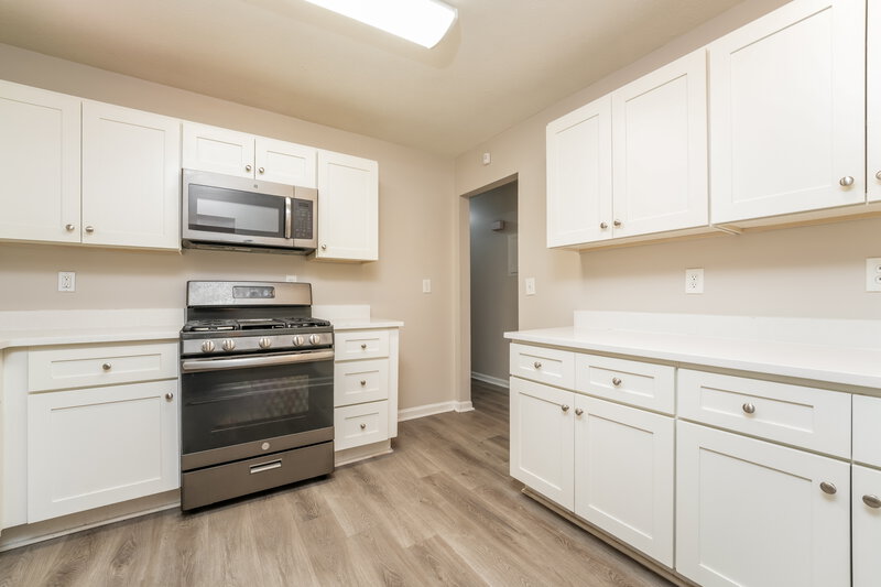 0/Mo, 2194 Cherokee Valley Cir Lithonia, GA 30058 Kitchen View 2