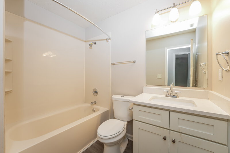 0/Mo, 2194 Cherokee Valley Cir Lithonia, GA 30058 Bathroom View