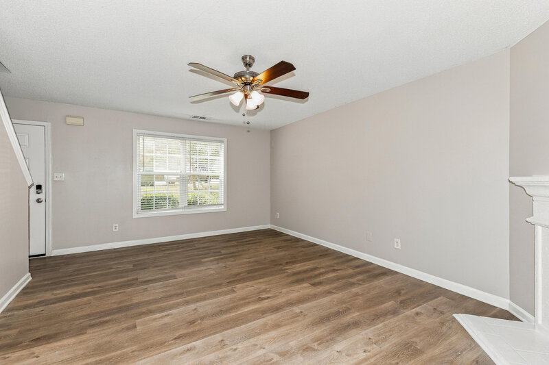 1,735/Mo, 6612 Chestnut Oaks Rdg Lithonia, GA 30038 Living Room View