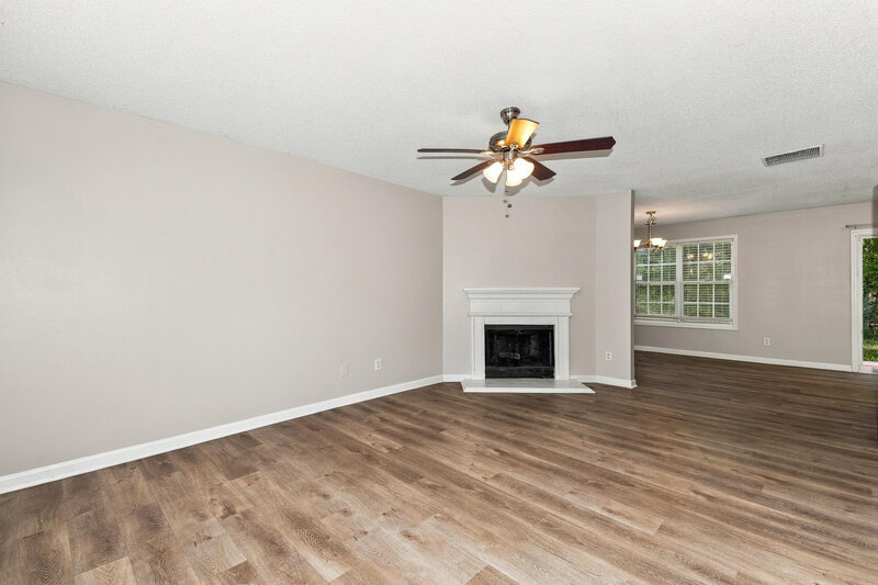 1,735/Mo, 6612 Chestnut Oaks Rdg Lithonia, GA 30038 Living Room View 2