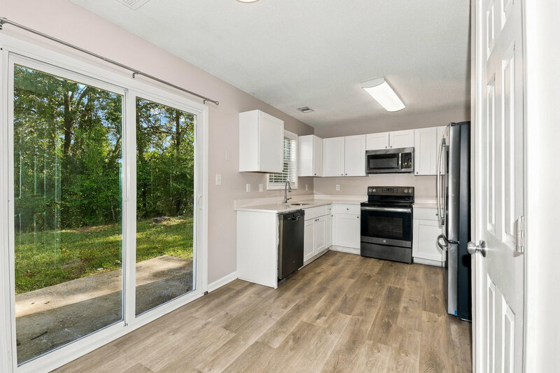 1,735/Mo, 6612 Chestnut Oaks Rdg Lithonia, GA 30038 Kitchen View