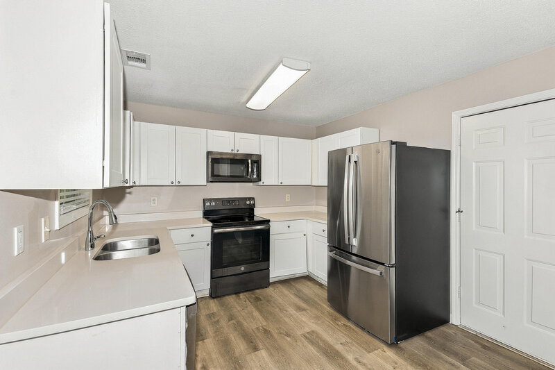 1,735/Mo, 6612 Chestnut Oaks Rdg Lithonia, GA 30038 Kitchen View 2