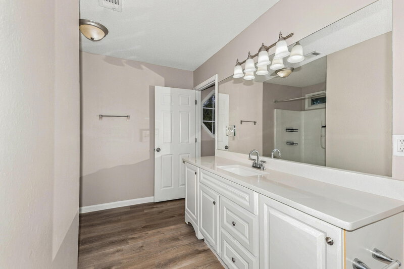 1,735/Mo, 6612 Chestnut Oaks Rdg Lithonia, GA 30038 Primary Bathroom View