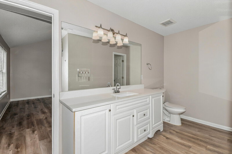 1,735/Mo, 6612 Chestnut Oaks Rdg Lithonia, GA 30038 Primary Bathroom View 2