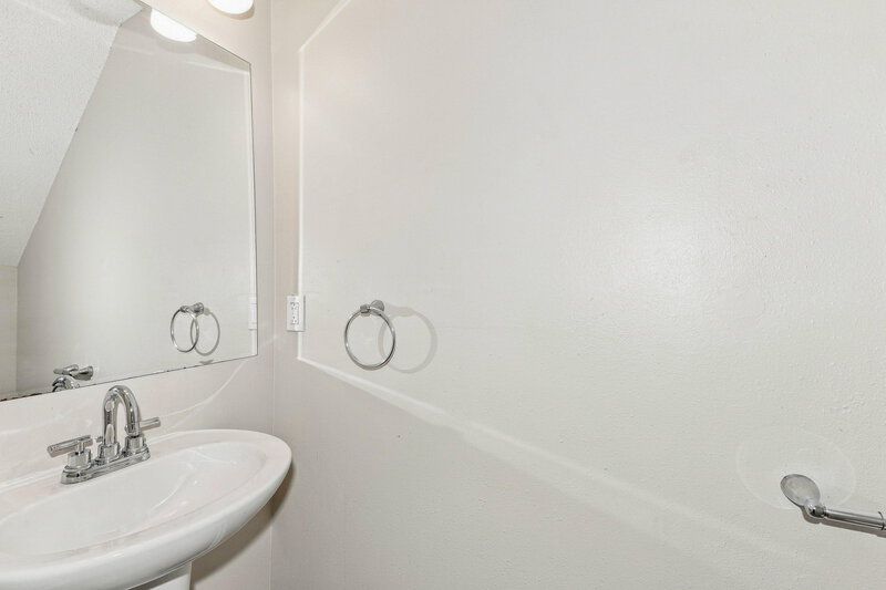 1,735/Mo, 6612 Chestnut Oaks Rdg Lithonia, GA 30038 Bathroom View