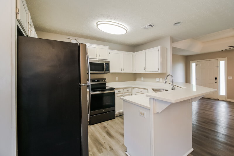 1,930/Mo, 25 Woodland Dr Covington, GA 30016 Kitchen View