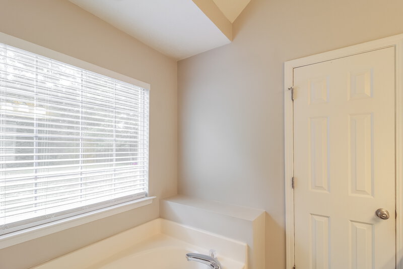 1,930/Mo, 25 Woodland Dr Covington, GA 30016 Bathroom View