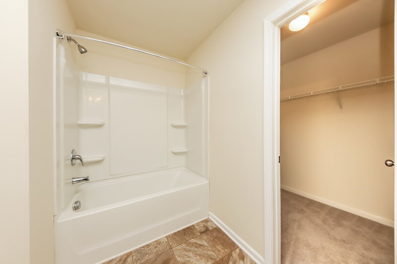1,585/Mo, 329 Freeman Cir Villa Rica, GA 30180 Main Bathroom View 2